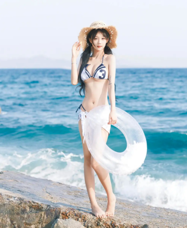 比基尼美女